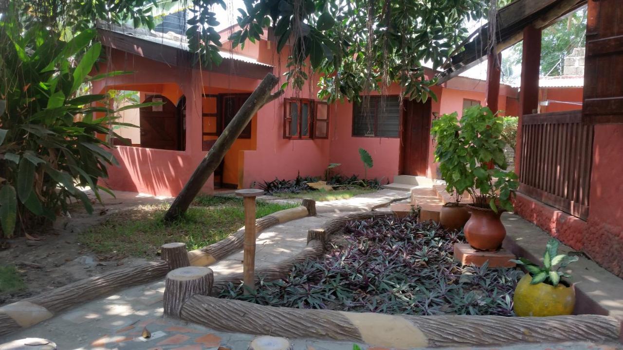 Big Milly'S Backyard Hotel Kokrobite Ngoại thất bức ảnh